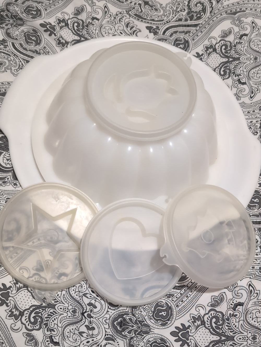 Vintage Tupperware Jel-N-Serve With 4 Stencil Lids *BINJ
